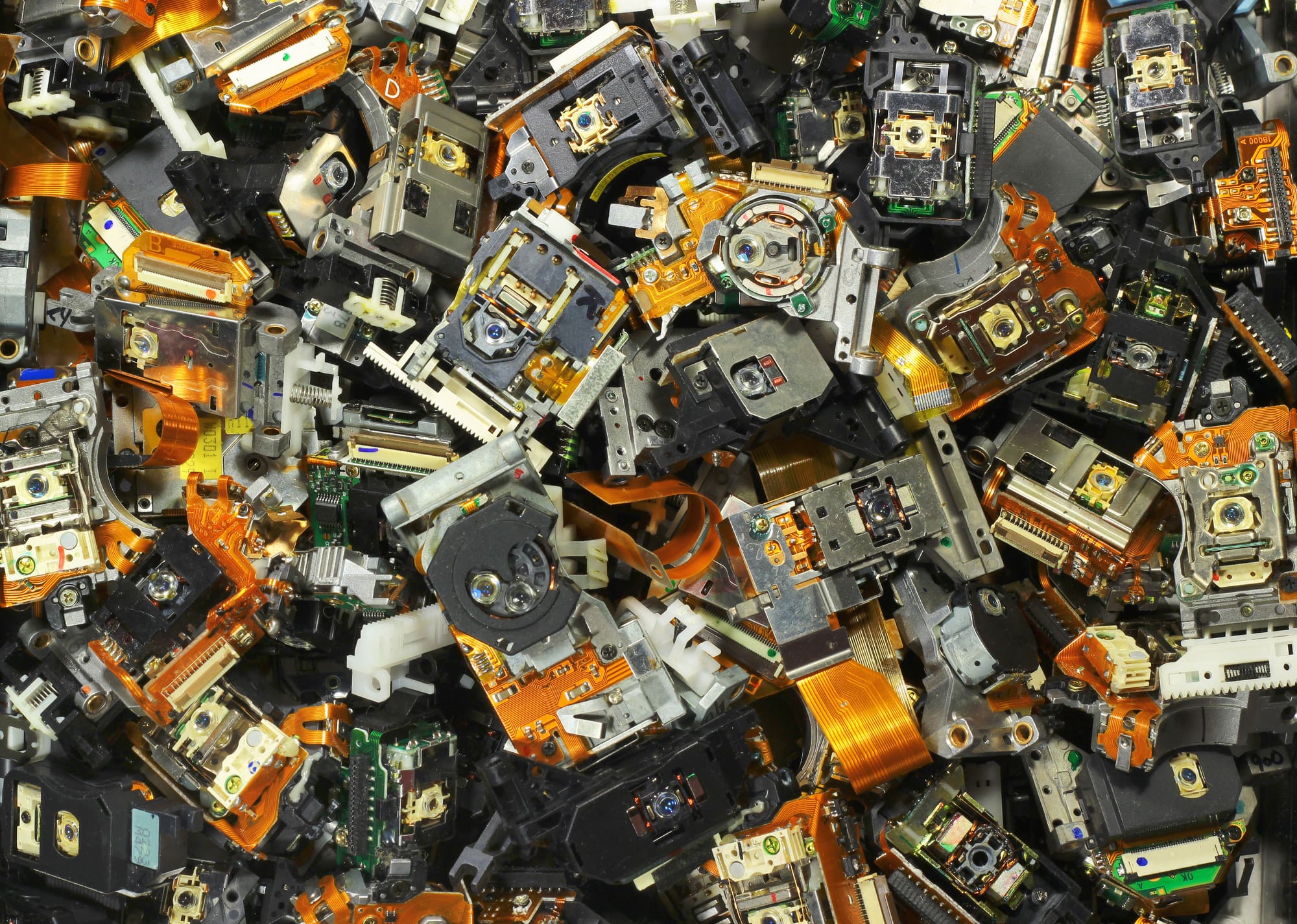 Making the Right Choice: How to Decide Between Recycling and Repairing Electronic Equipment
